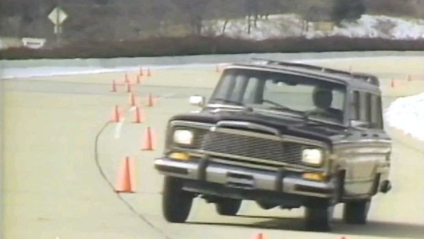 1983-Jeep-GrandWagoneer1