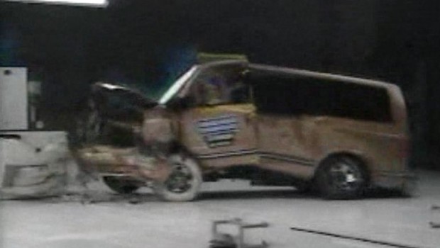 1997-Minivan-Crashtest